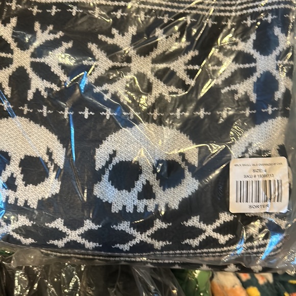 Hot topic Skulls & Bones Fair Isle Girls Oversized Cardigan Plus Size - Picture 5 of 5